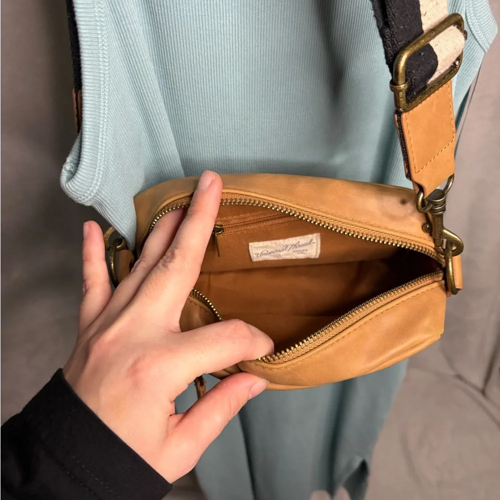 Universal Thread chic tan